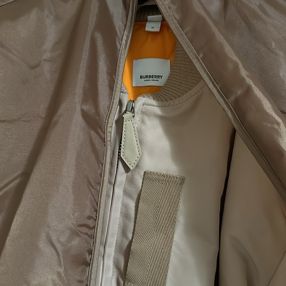 Burberry Logo-Printed Bomber Jacket - Picture 15 of 16